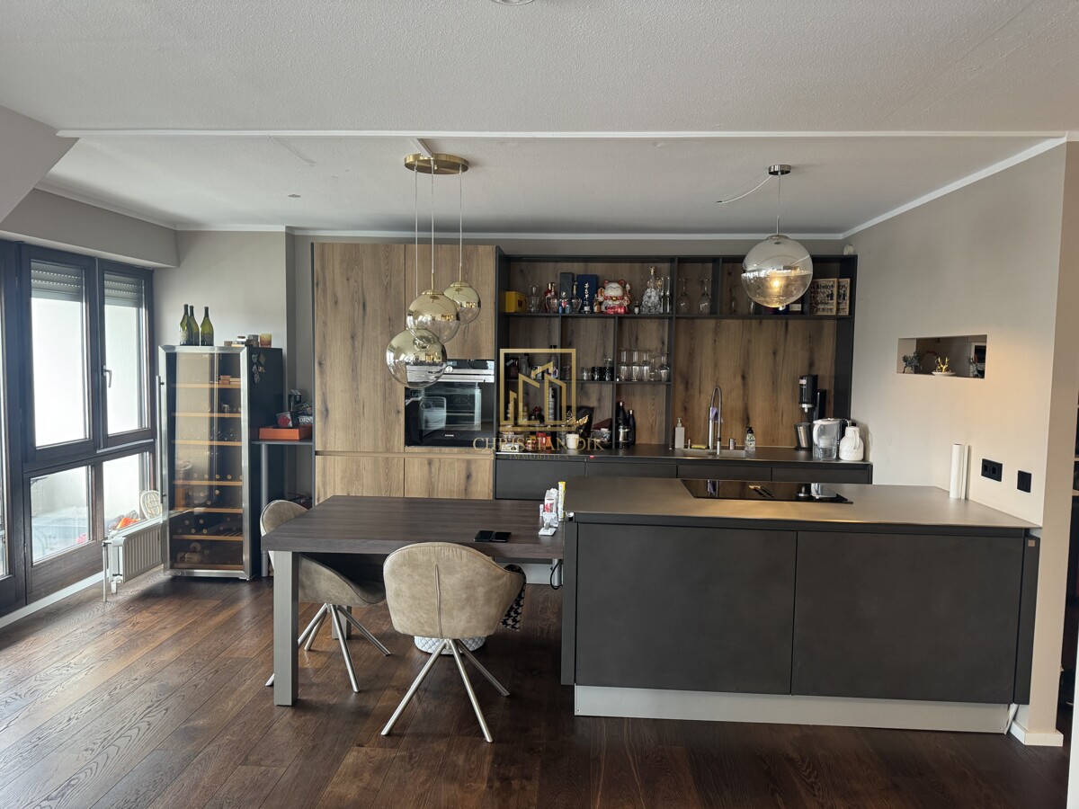 Kochbereicht + Zugang zur Loggia