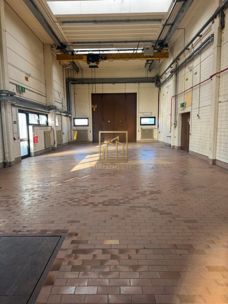Lagerhalle III mit Büro